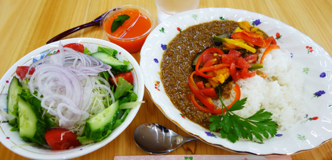 夏野菜カレーとサラダとニンジンゼリー